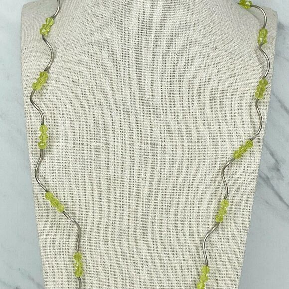 Silver Tone Curve Green Beaded Necklace - Picture 5 of 6